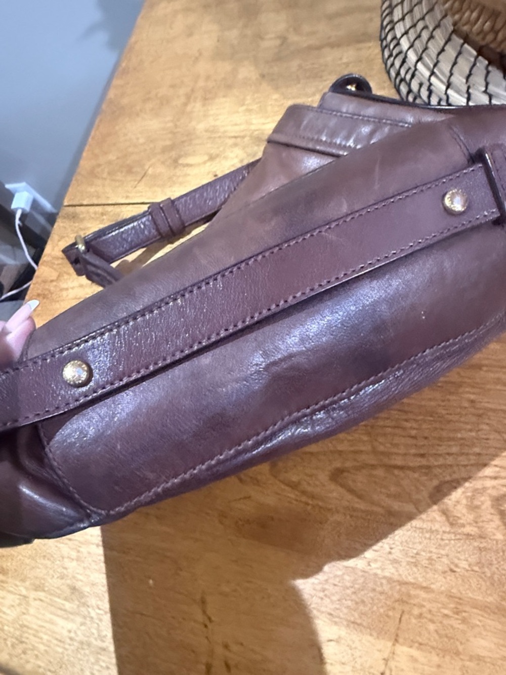 Brown Leather Messenger Bag with Turn-Lock Closure - Picture 4 of 16